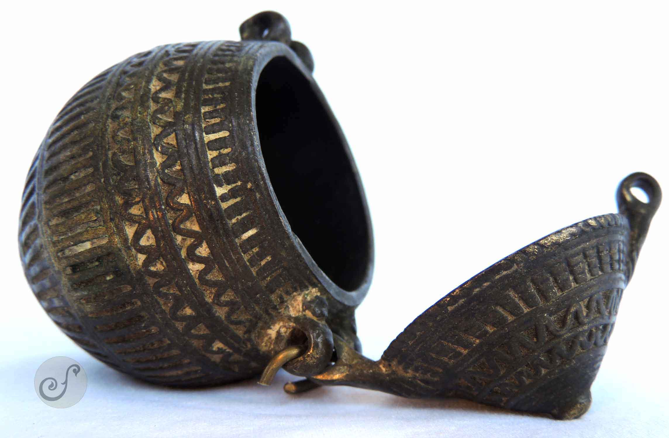 Antique-Dhokra-Portable-Storage